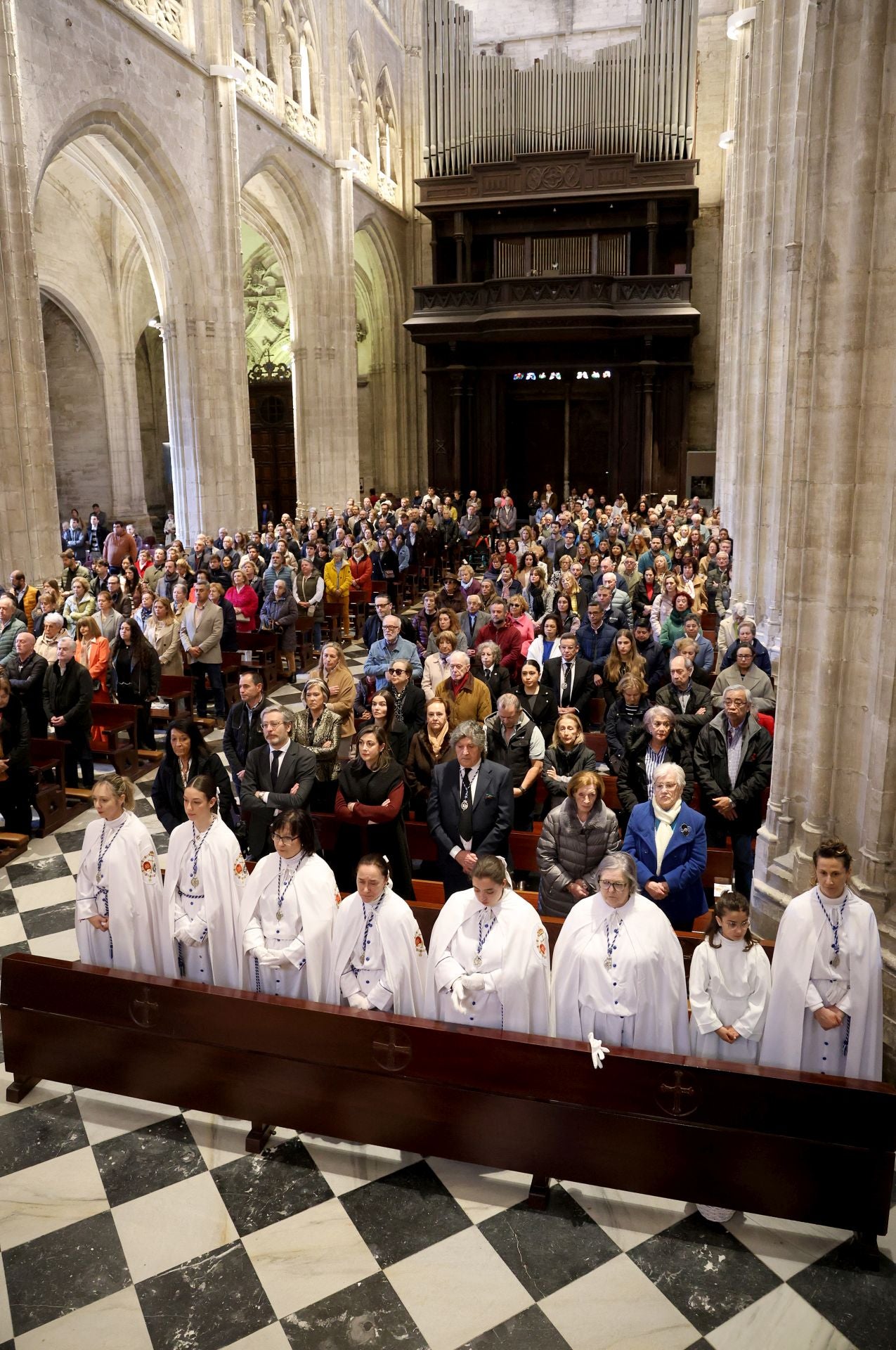 Misa y procesión por el Domingo de Pascua en Oviedo