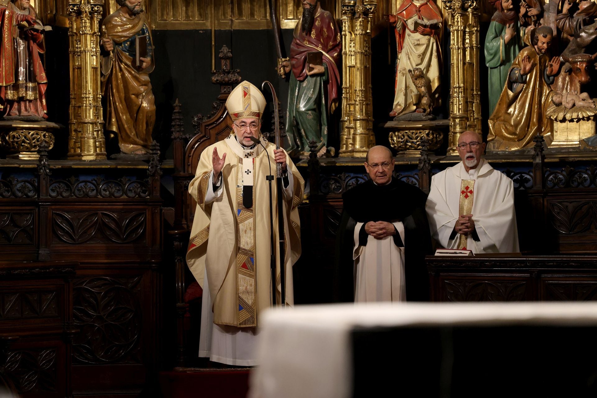 Misa y procesión por el Domingo de Pascua en Oviedo