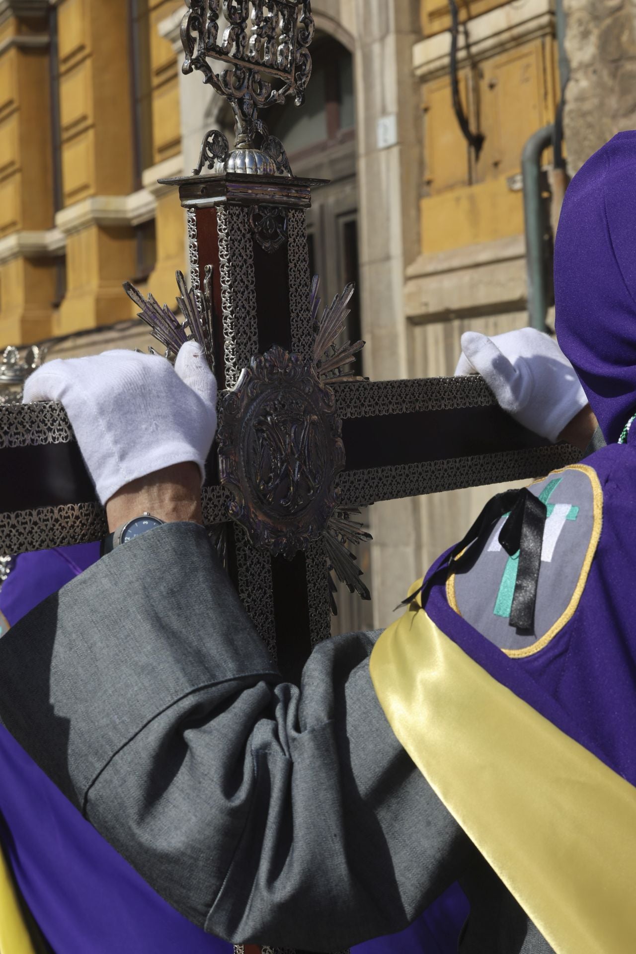 La Virgen y Jesús se encuentran frente al Cantábrico en Gijón