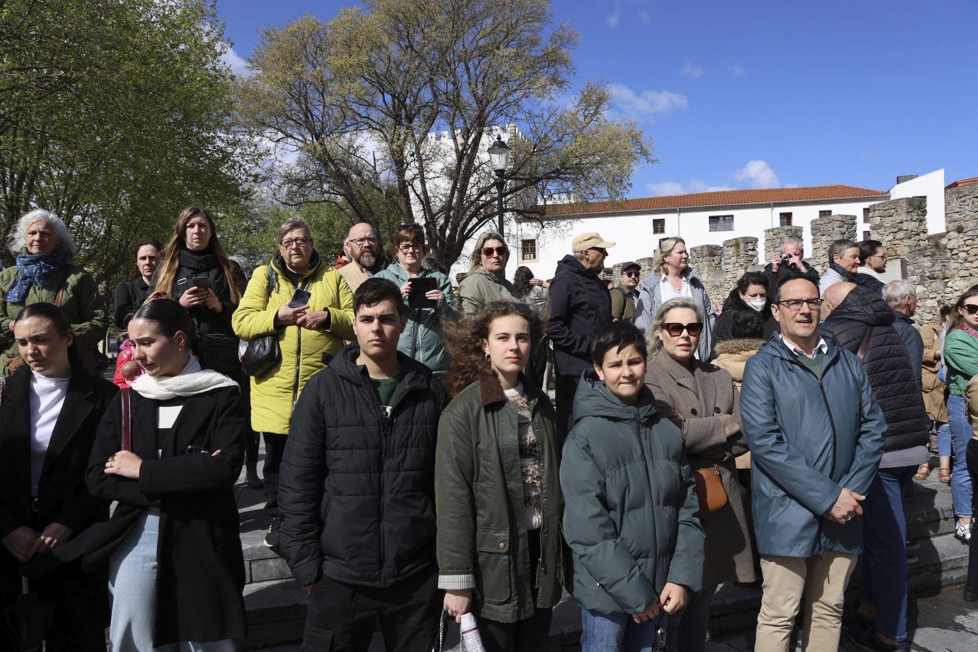 La Virgen y Jesús se encuentran frente al Cantábrico en Gijón