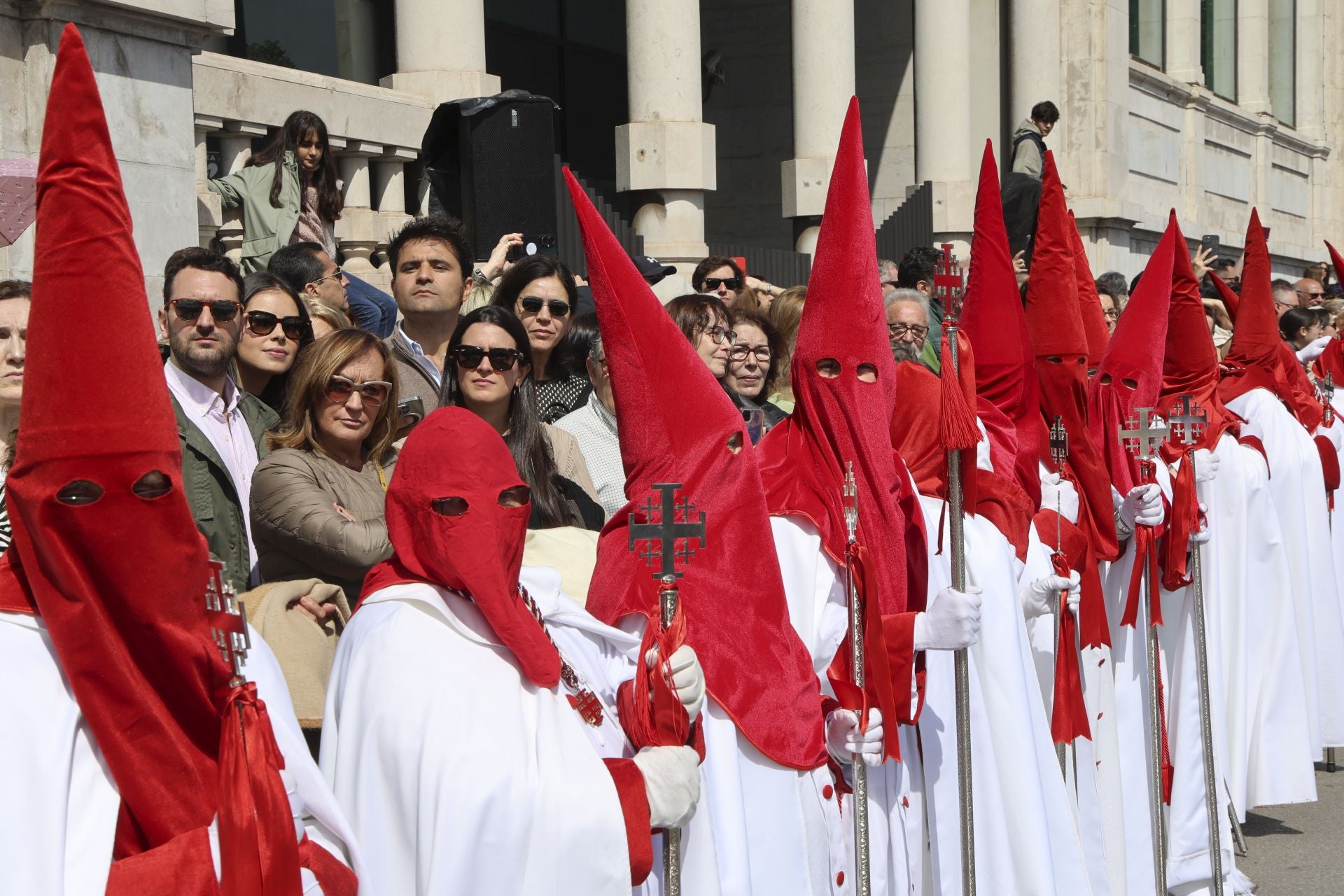 La Virgen y Jesús se encuentran frente al Cantábrico en Gijón