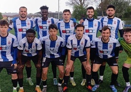 Último equipo inicial del Real Avilés B en La Marzaniella.