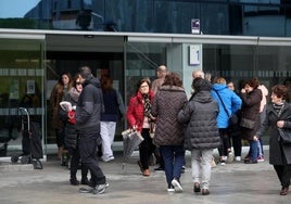 Acceso al área de consultas externas del Hospital Universitario Central de Asturias.