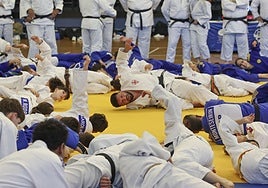 Beka Gviniashvili realiza un ejercicio de técnica en el Stage.