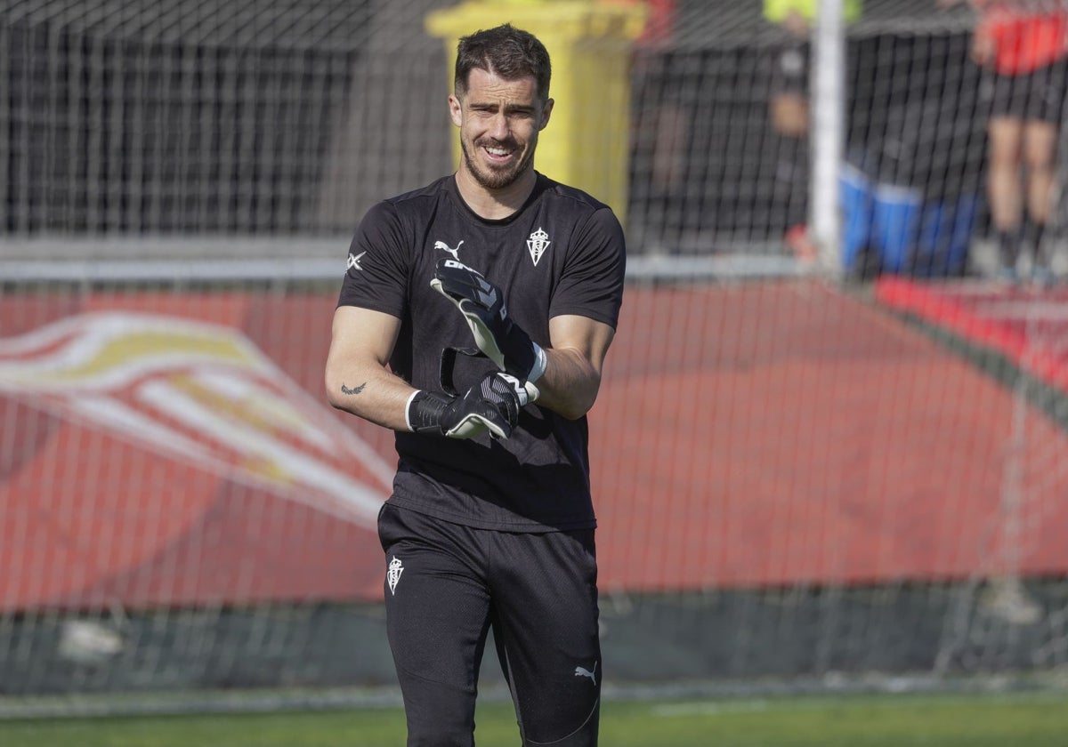 El Sporting se fija como objetivo renovar a Yáñez tras la salvación