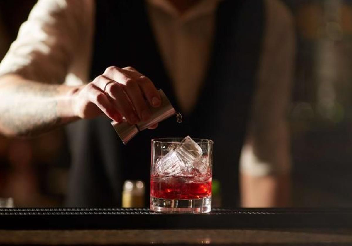 «Indignación» ante la oferta de un pub de Oviedo: descargas eléctricas a cambio de chupitos