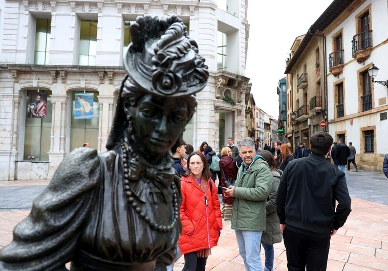 https://s1.ppllstatics.com/elcomercio/www/multimedia/2025/04/23/turismo-oviedo-RTNoicso8s5jj3YWae7NYZO-758x531@El%20Comercio.jpg