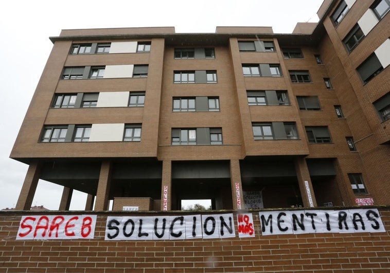 https://s1.ppllstatics.com/elcomercio/www/multimedia/2025/04/24/edificio-sareb-contrueces-R3CjB2zLR9IFEG7IRGeeMyM-758x531@El%20Comercio.jpg