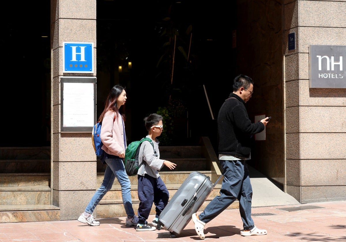 Los hoteles de Oviedo resisten gracias al turismo deportivo y sanitario