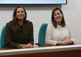Sonsoles Peralta, a la derecha, en una rueda de prensa junto a Alejandra González.