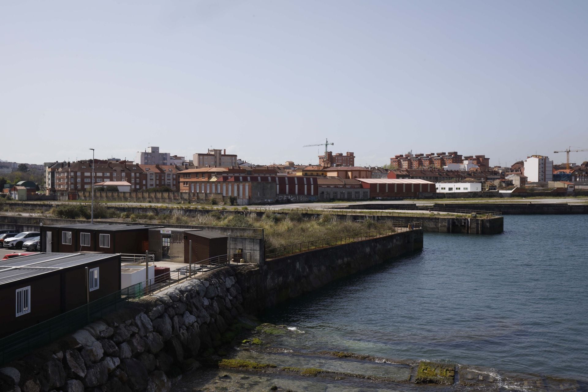 El PSOE de Gijón considera «papel mojado» el informe municipal sobre la cesión de los terrenos del Puerto