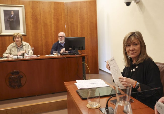 Esther Llamazares, al inicio del pleno.