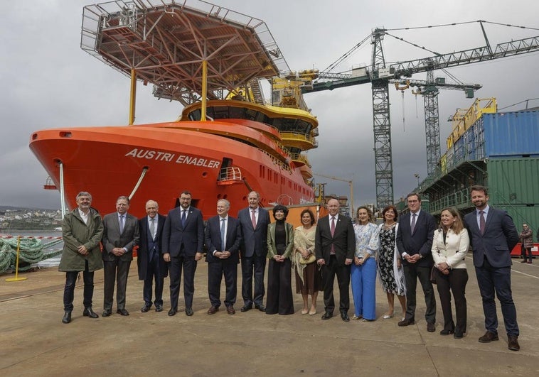 Empresarios y autoridades celebran el centenario de Astilleros Gondán, que contó con la presencia del ministro de Industria Jordi Hereu.