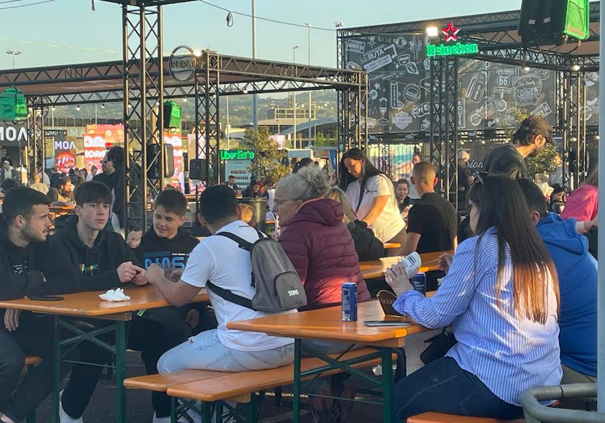 Los asturianos llenan Siero para probar las mejores hamburguesas españolas