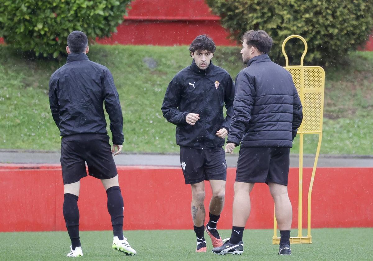 El Sporting plantea a Gelabert un proyecto para seguir en Gijón y tener la opción futura de México