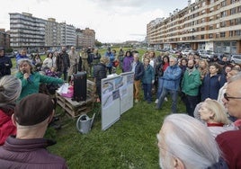 Asamblea ciudadana celebrada en el 'solarón'.