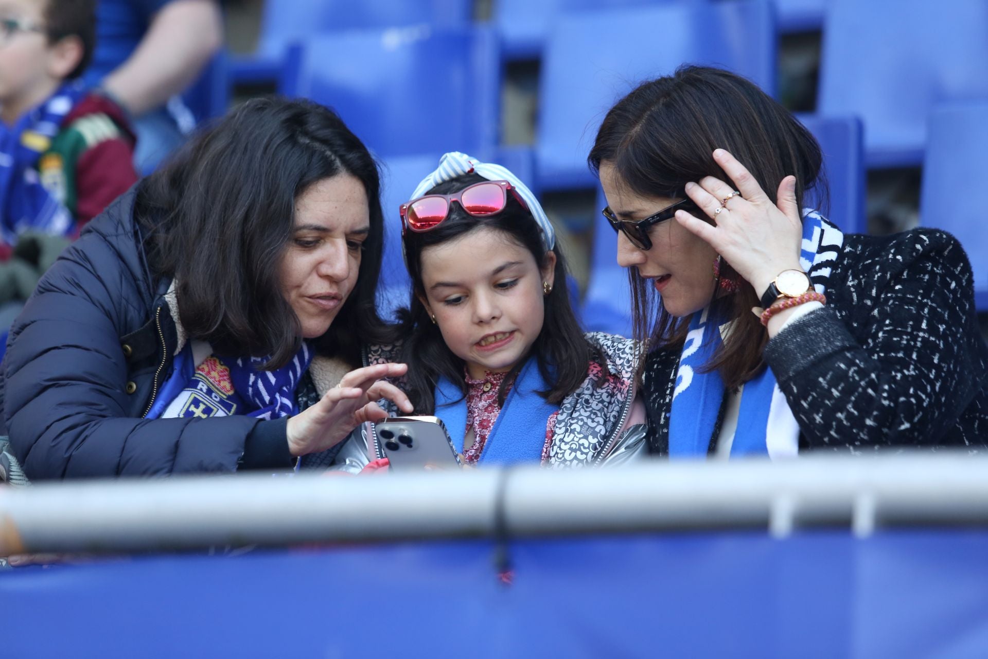 ¿Estuviste en el Real Oviedo - Levante? ¡Búscate en las fotos!