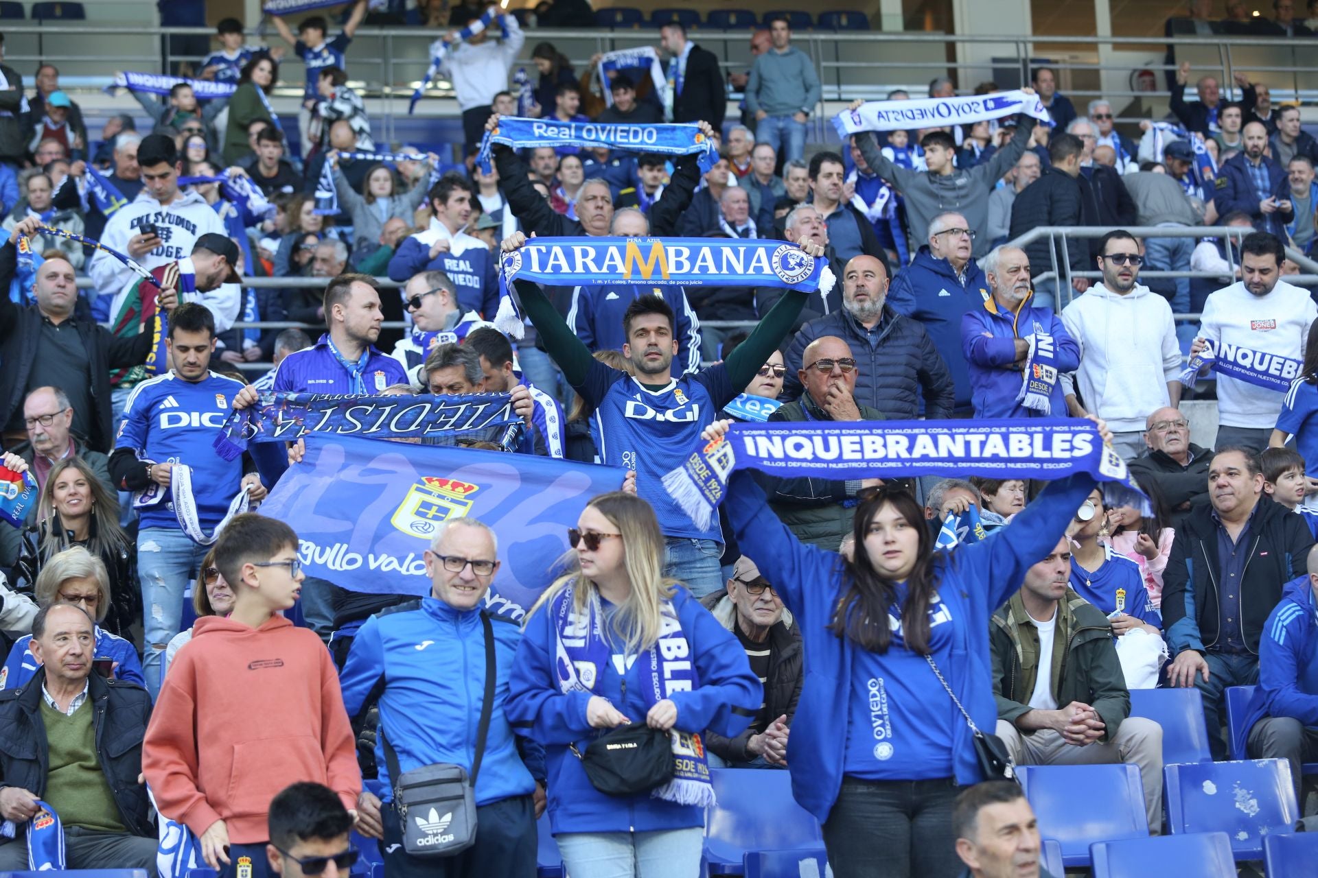 ¿Estuviste en el Real Oviedo - Levante? ¡Búscate en las fotos!