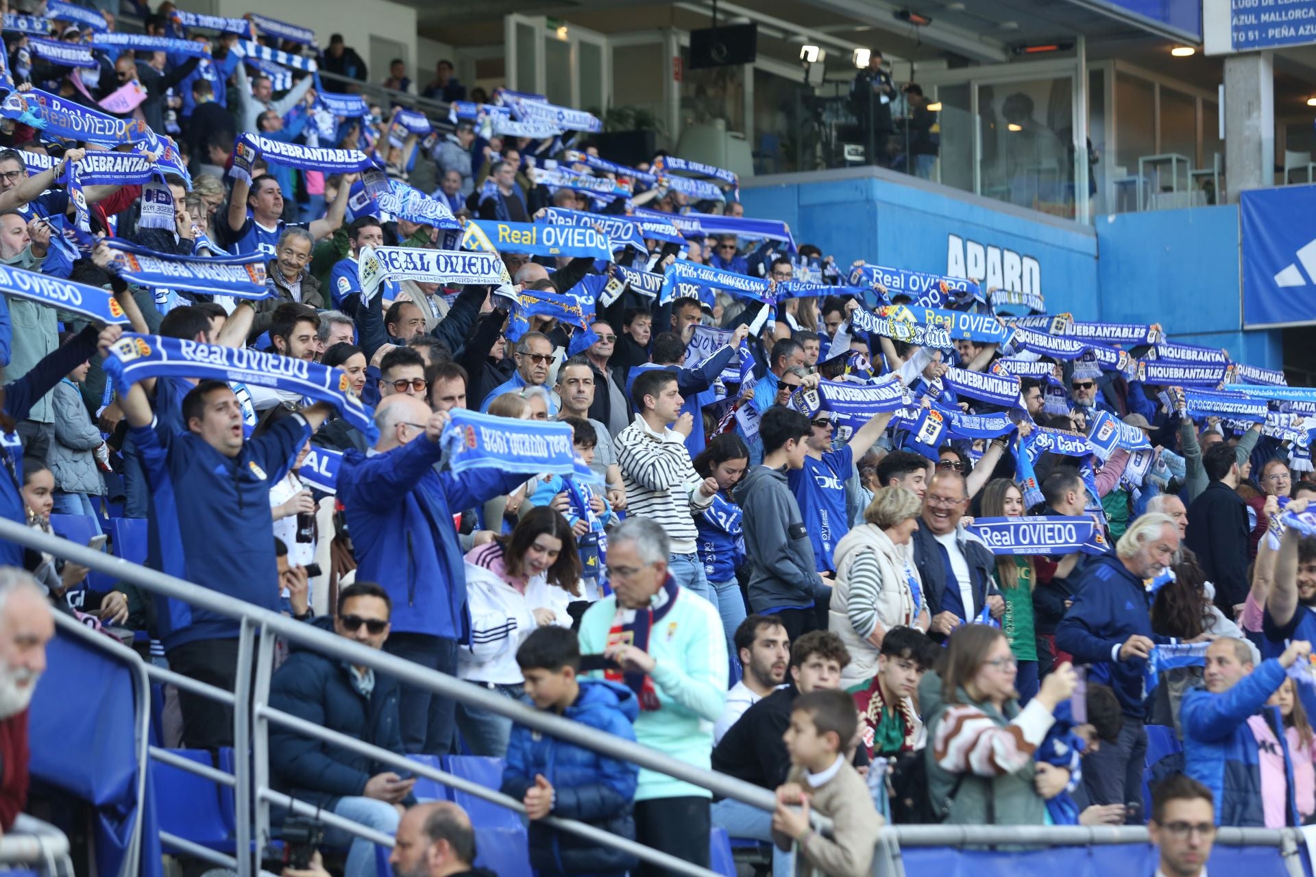 ¿Estuviste en el Real Oviedo - Levante? ¡Búscate en las fotos!