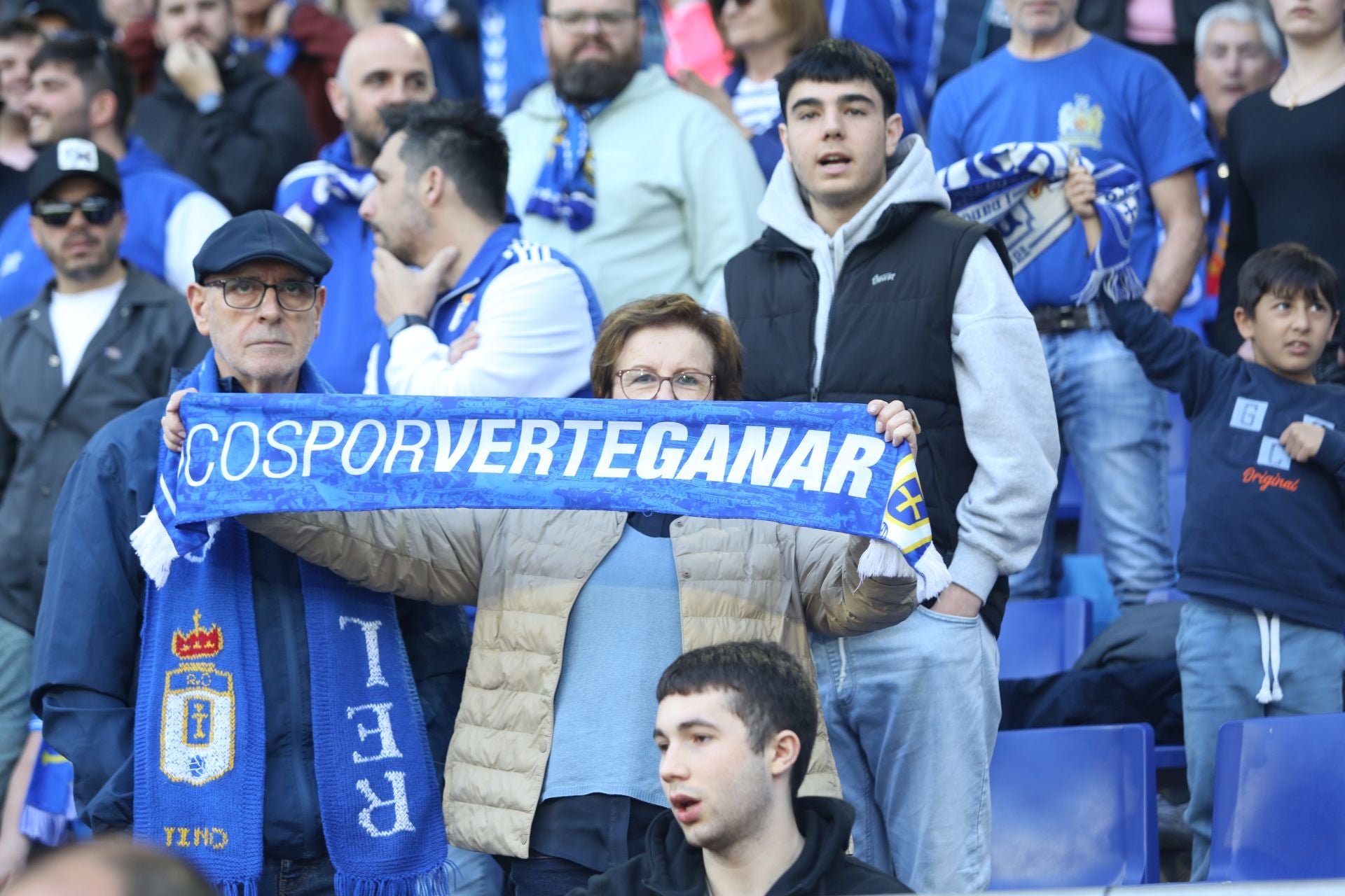 ¿Estuviste en el Real Oviedo - Levante? ¡Búscate en las fotos!