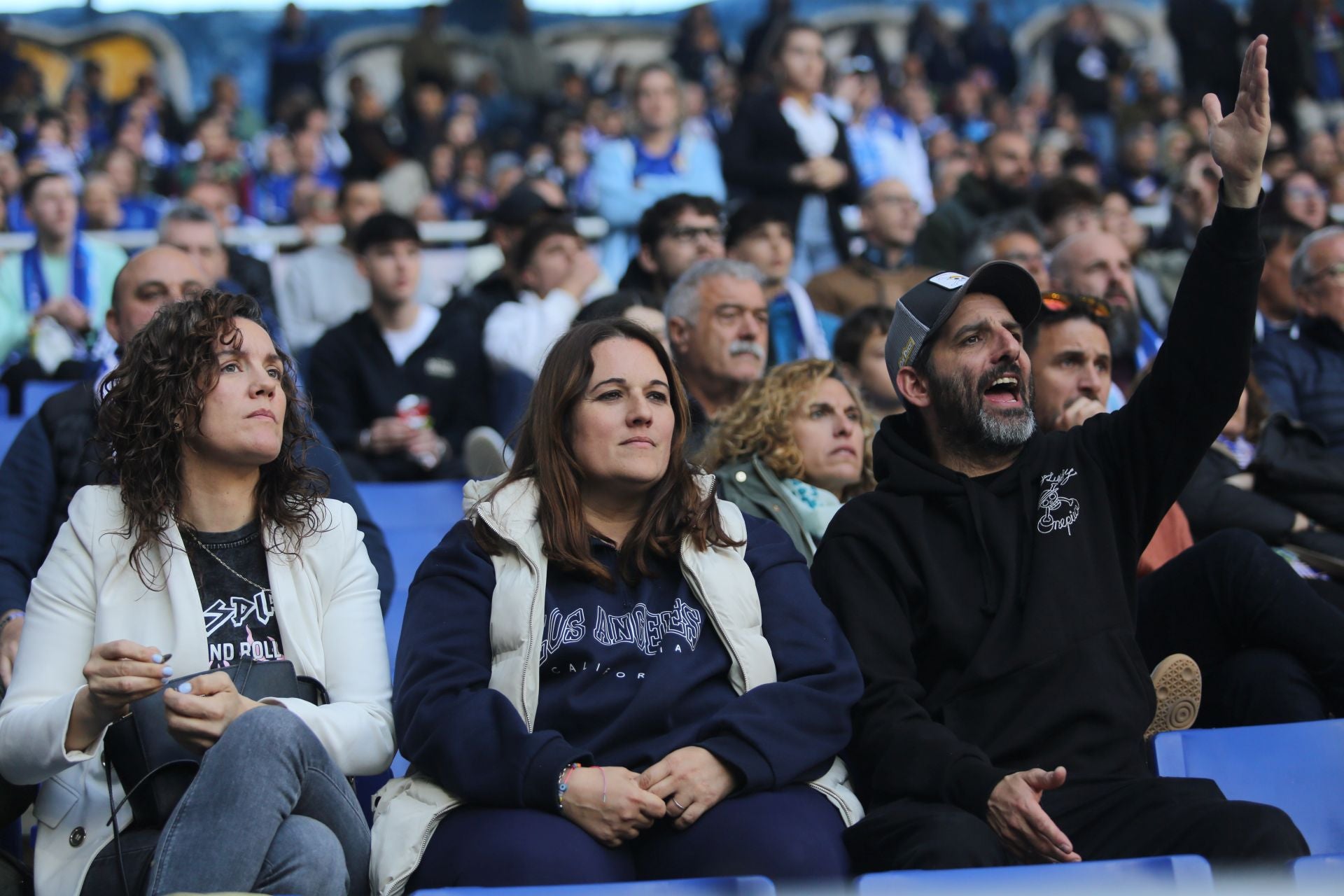 ¿Estuviste en el Real Oviedo - Levante? ¡Búscate en las fotos!