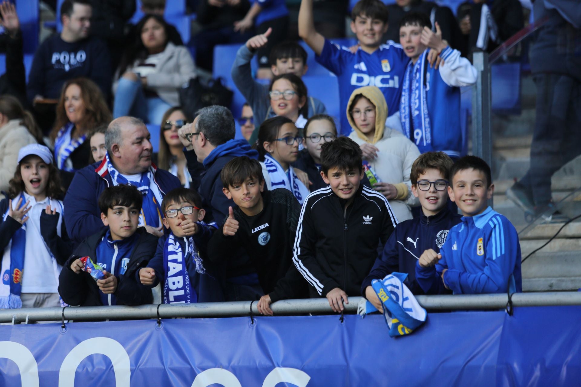 ¿Estuviste en el Real Oviedo - Levante? ¡Búscate en las fotos!