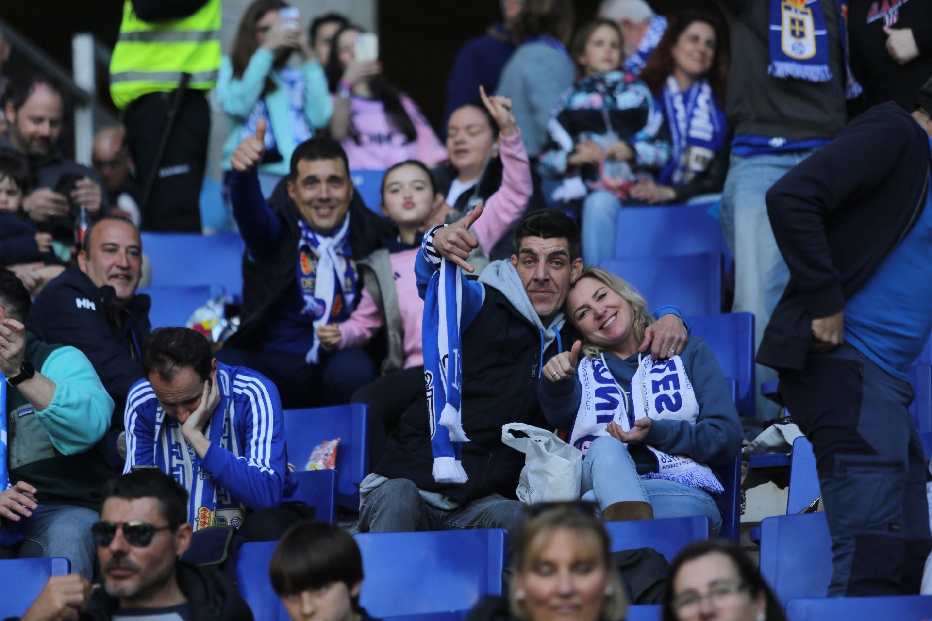 ¿Estuviste en el Real Oviedo - Levante? ¡Búscate en las fotos!
