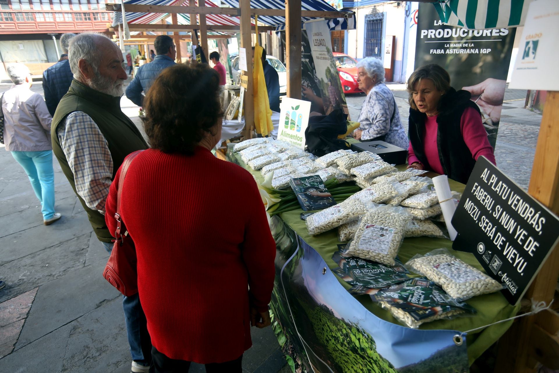 Grado, lleno hasta la bandera para celebrar La Flor: la cita en imágenes