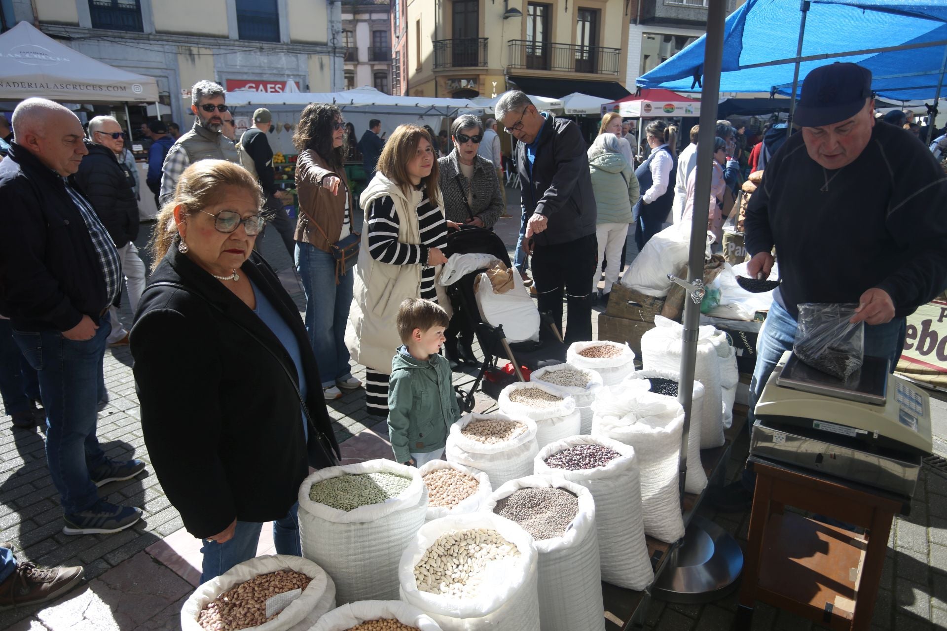 Grado, lleno hasta la bandera para celebrar La Flor: la cita en imágenes