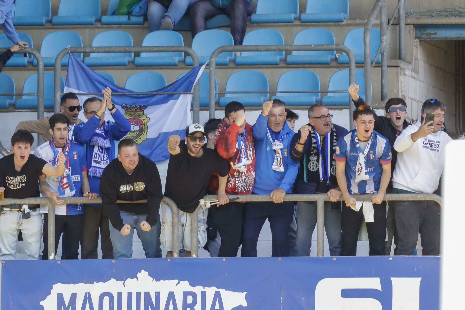 Las mejores fotos del Real Avilés 3-0 Guijuelo: así se vivió el partido en el Suárez Puerta