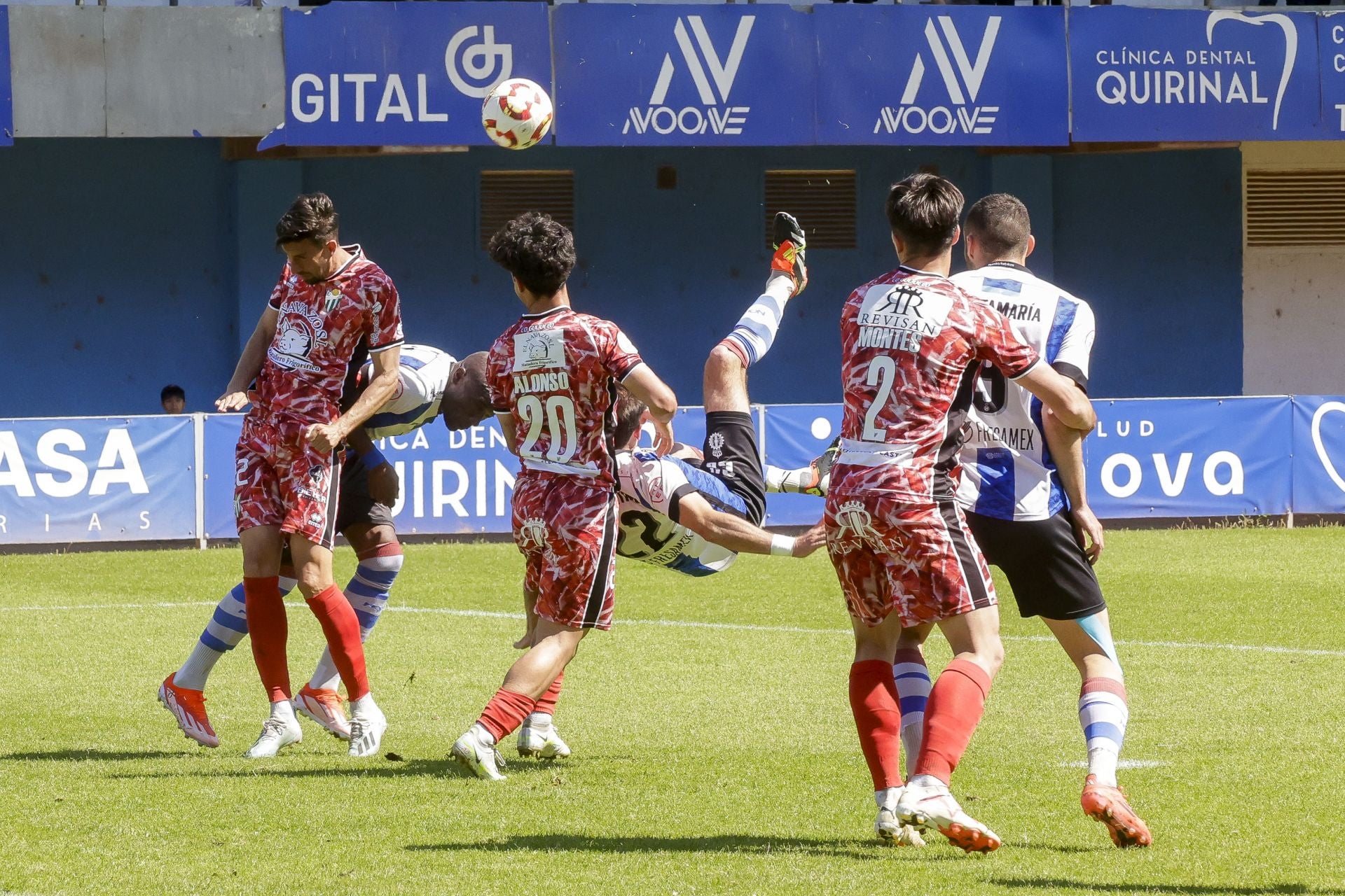 Las mejores fotos del Real Avilés 3-0 Guijuelo: así se vivió el partido en el Suárez Puerta