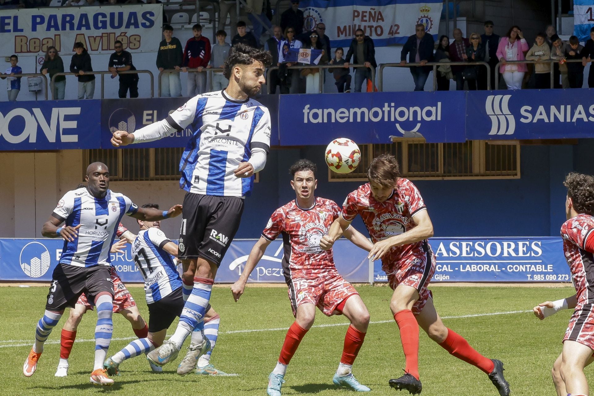 Las mejores fotos del Real Avilés 3-0 Guijuelo: así se vivió el partido en el Suárez Puerta