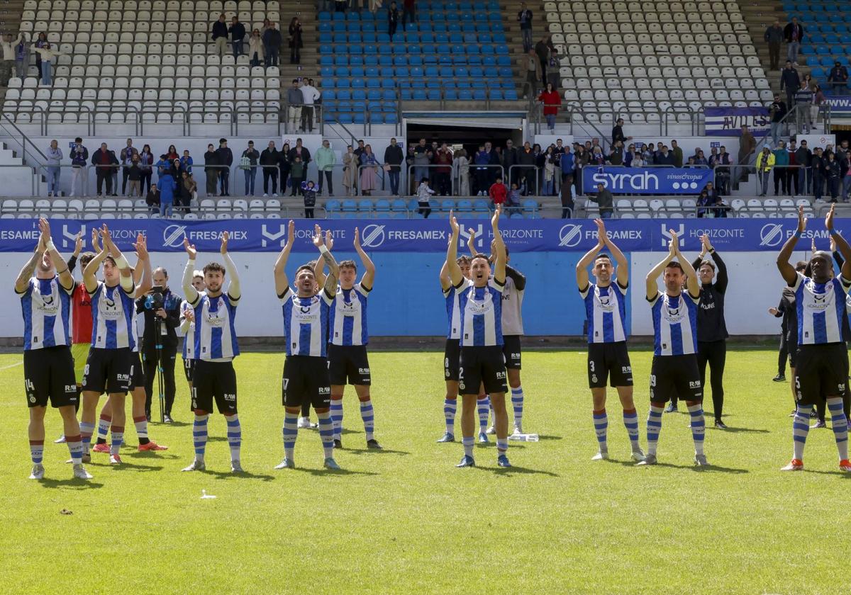 Las mejores fotos del Real Avilés 3-0 Guijuelo: así se vivió el partido en el Suárez Puerta