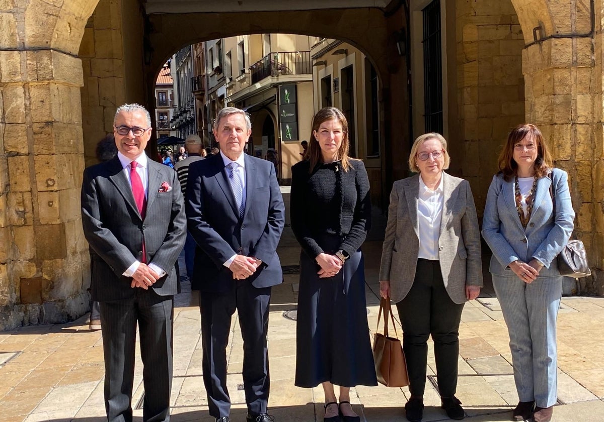La Escuela Sénior ofrecerá en Oviedo cursos en cinco centros sociales