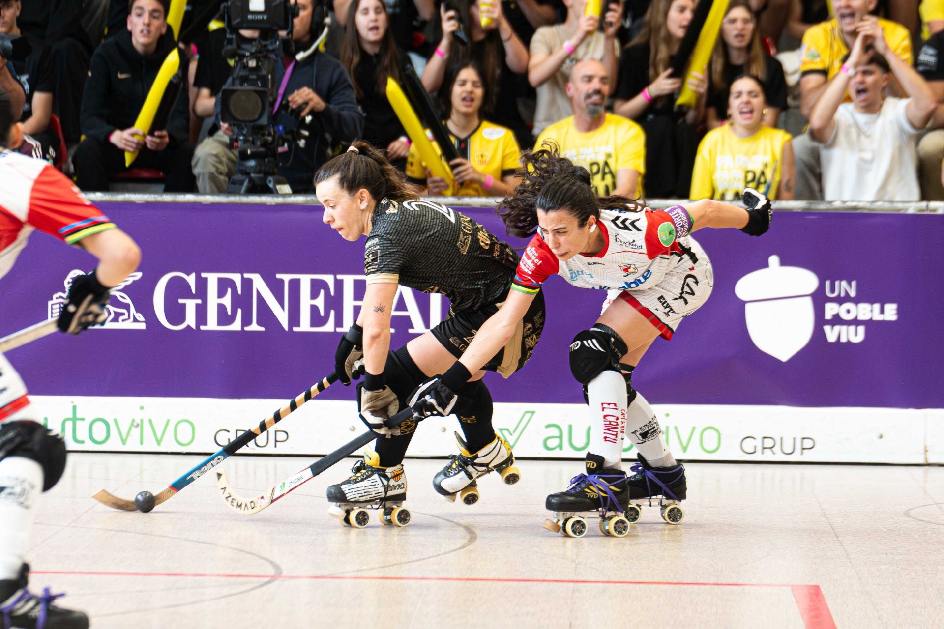 El Telecable Hockey regresa «orgulloso» a pesar de la «dolorosa» derrota en la final