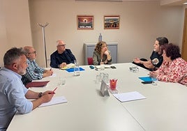 Reunión de ediles socialistas y miembros de la ejecutiva local en la Casa del Pueblo con la Asociación Unidos por la Cultura.