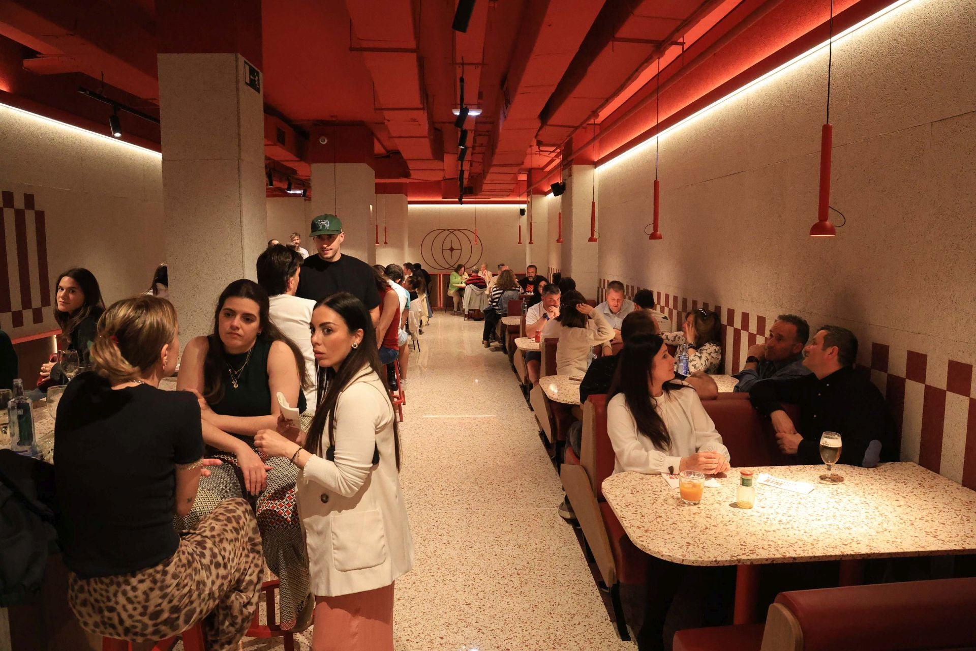Así fue la inauguración de A toda Mesa, la nueva hamburguesería &#039;gourmet&#039; en Gijón