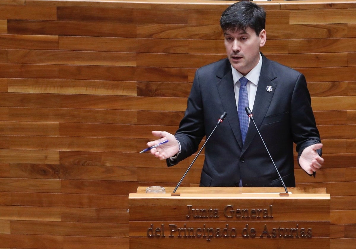 El consejero de Ciencia llama a la «prudencia» y pide «no traspasar la división de poderes» en la comisión parlamentaria sobre Cerredo