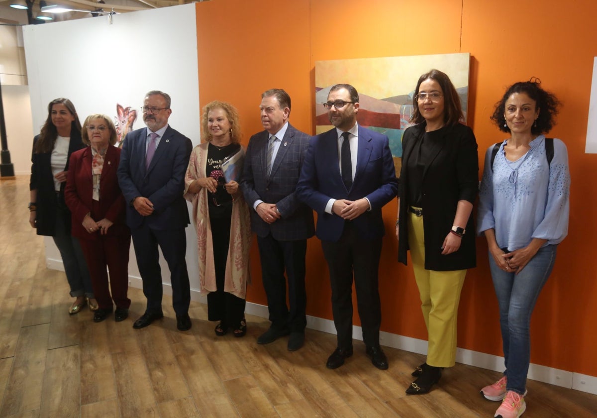 La abogada consistorial Patricia Ibaseta presenta su obra en la plaza de Trascorrales de Oviedo