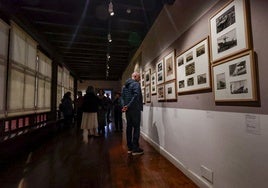 Público visitando la exposición.