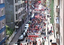 La manifestación del Primero de Mayo recorrió las principales calles de Mieres.