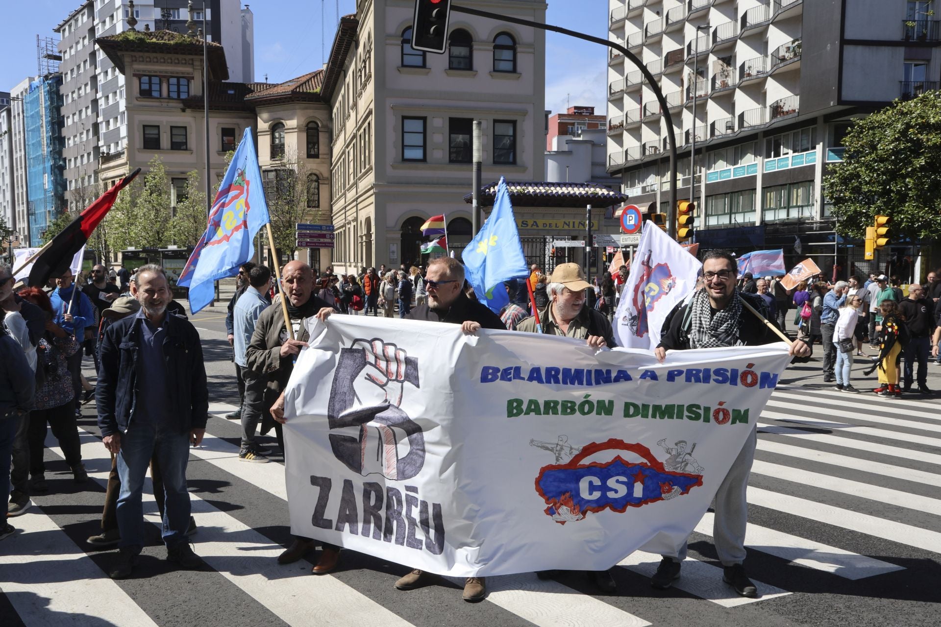 La manifestación de los sindicatos minoritarios el Día del Trabajo en Gijón, en imágenes