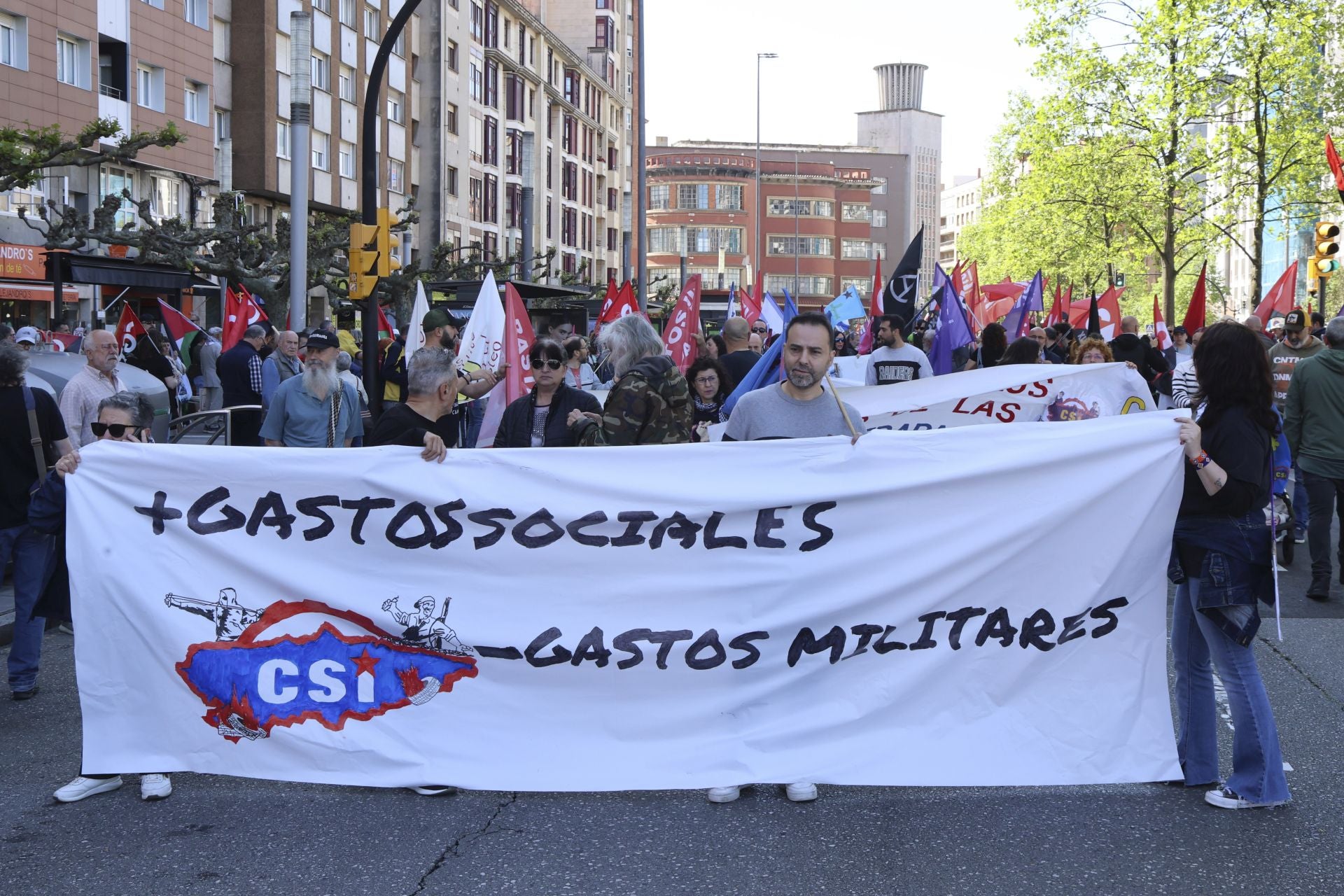 La manifestación de los sindicatos minoritarios el Día del Trabajo en Gijón, en imágenes