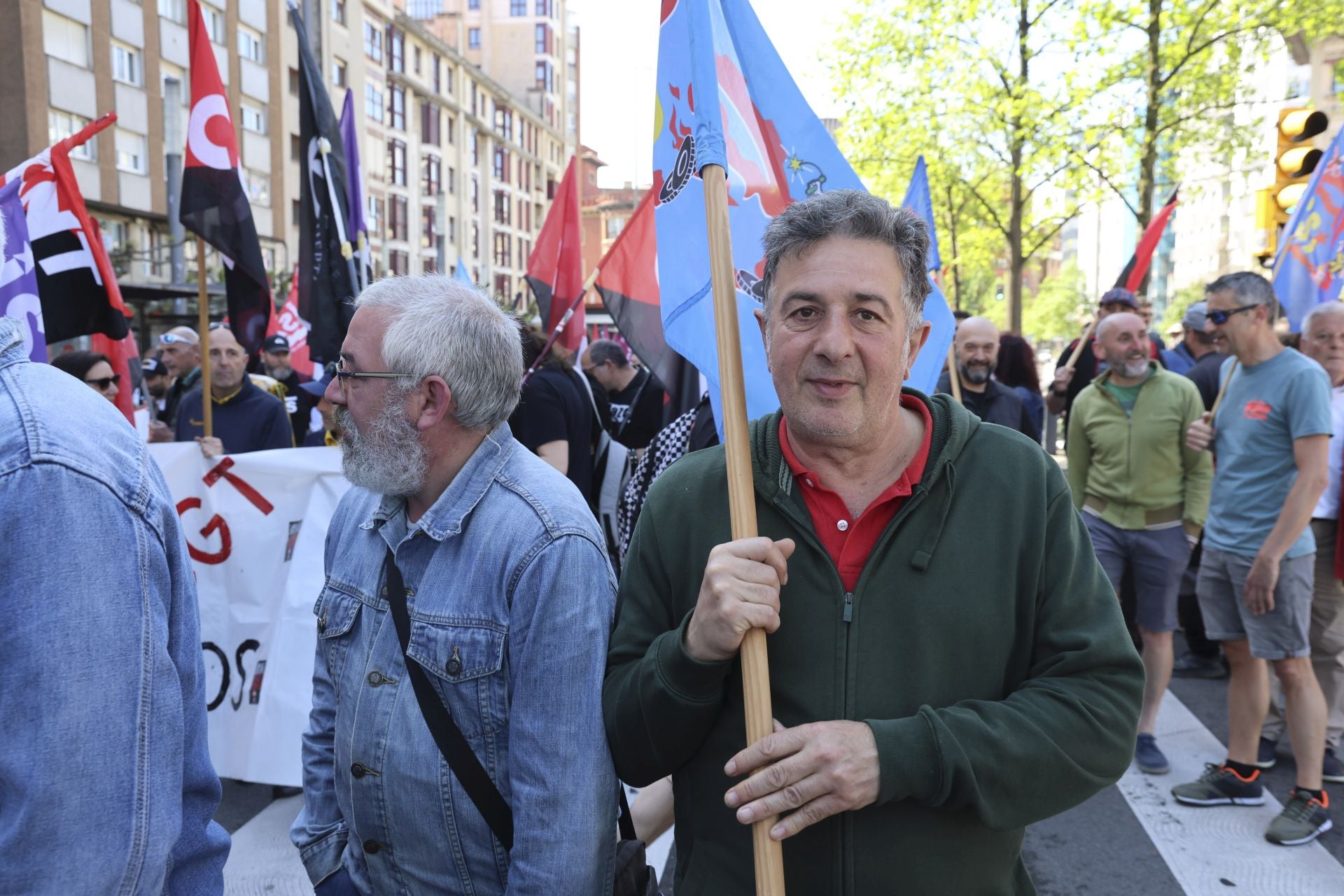 La manifestación de los sindicatos minoritarios el Día del Trabajo en Gijón, en imágenes