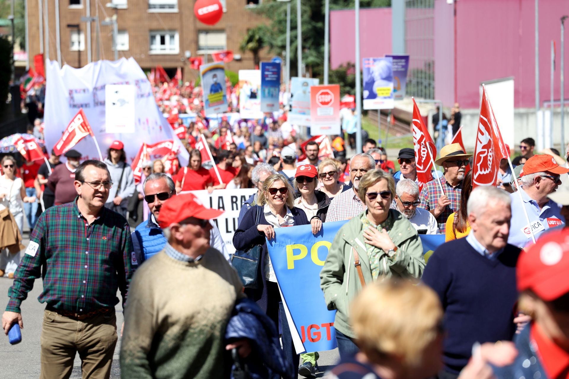 Mieres acoge una multitudinaria manifestación por el Primero de Mayo