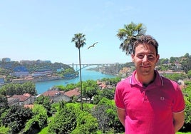 José María Loché-Fernández-Ahúja trabaja en Oporto.