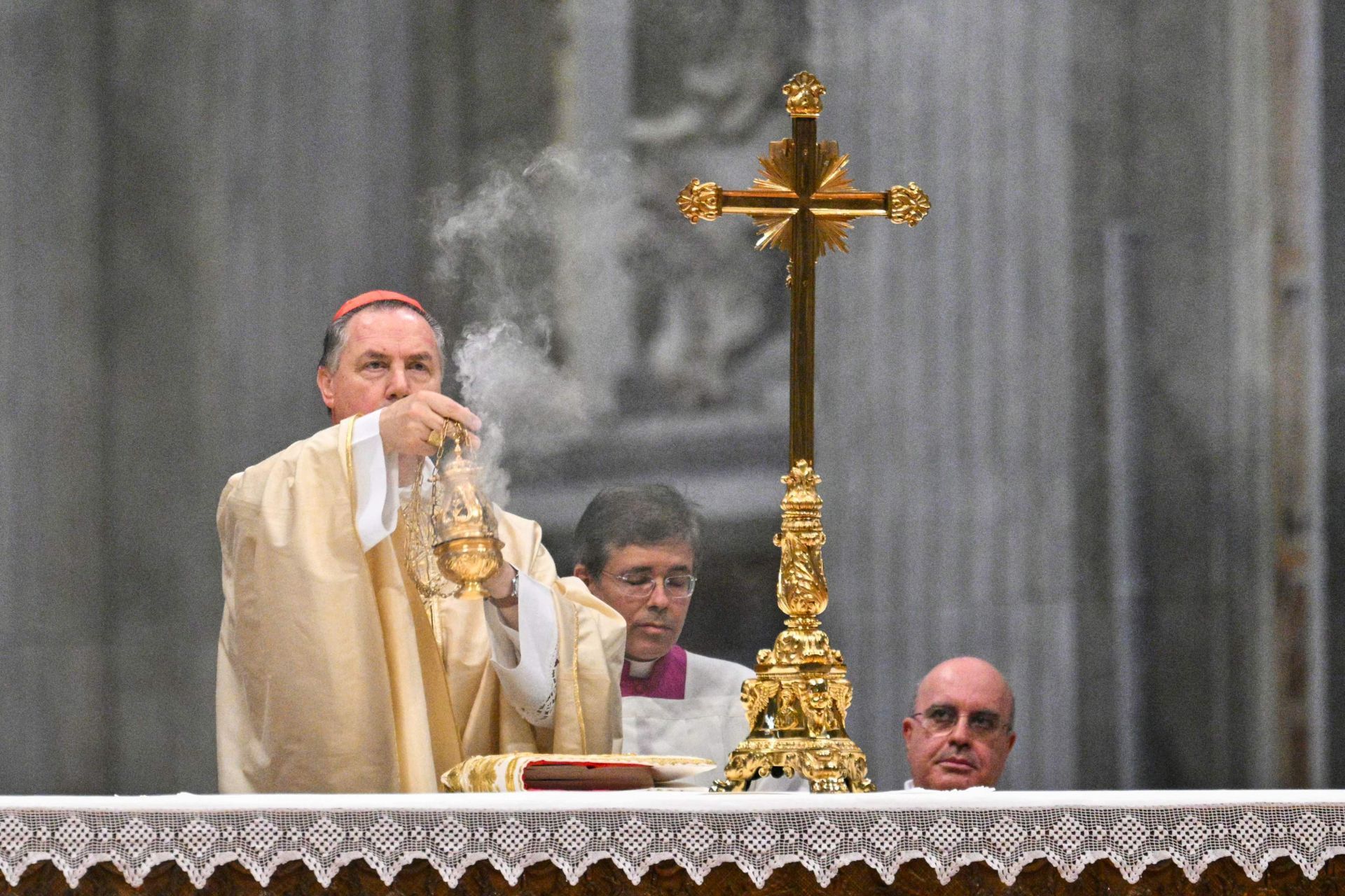 Fotos: El cardenal luanquín Ángel Fernández Artime oficia la misa novencial en el Vaticano