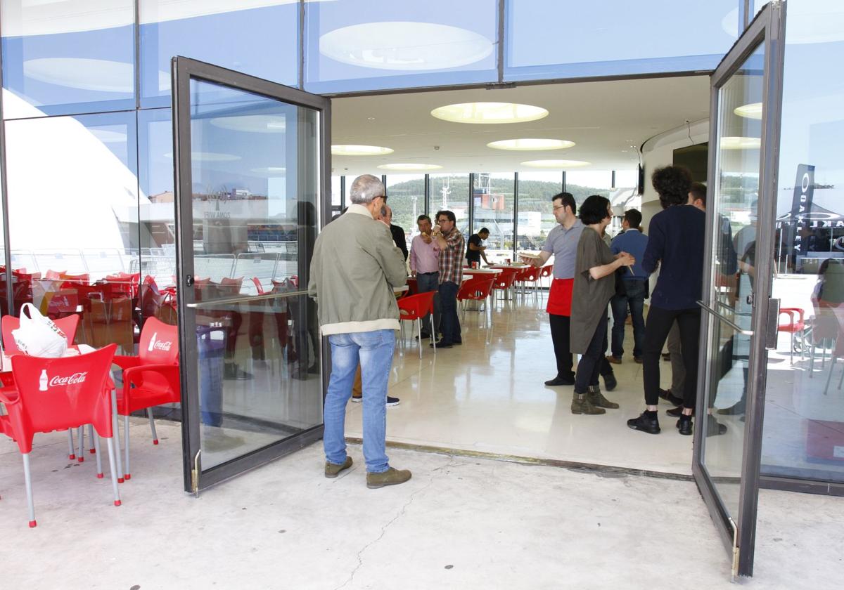 Las tres opciones que analiza el Centro Niemeyer de Avilés para mejorar el servicio de su cafetería