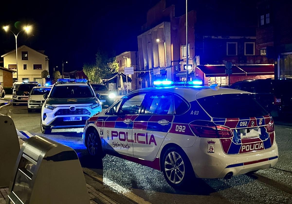 Más de 20 policías intervienen en una pelea multitudinaria en La Camocha, en Gijón