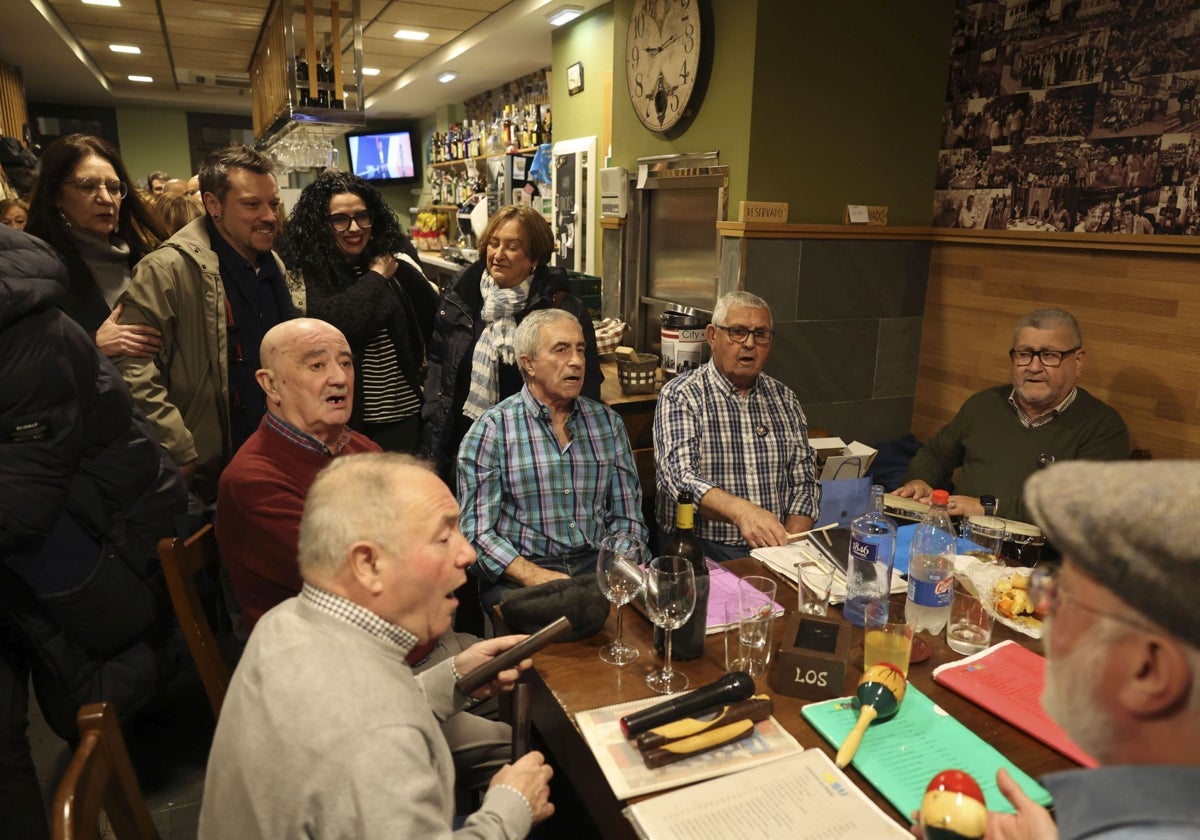 Amigos del Roble gana apoyos en Pola de Siero: de 150 a 250 socios en un mes